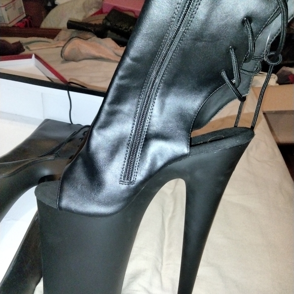 Pleaser 10" fetish stripper boots. SOLD OUT - Picture 4 of 4